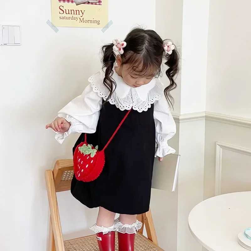 Knitted childrens bag wool coin wallet and handbag cute strawberry ten font fashion fully matched princess mini side pocket W240813
