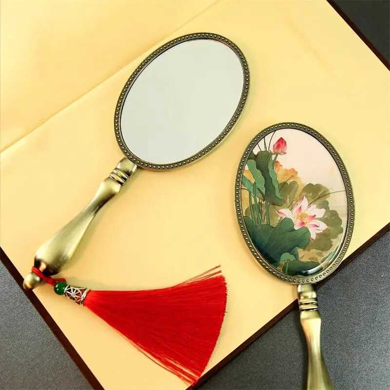 Vintage Handheld Makeup Mirror with Antique Flower Pattern Handheld Makeup Mirror with Gift Box Creative Handheld Retro Makeup Mirror W240813