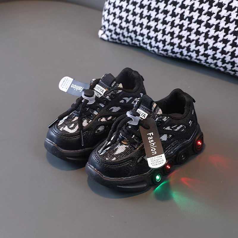 Sneakers 2023 Spring and Autumn LED Light Shoes Childrens Luminous Shoes Fashionable and Versatile Baby Casual Sports Shoes Breathable and Lightweight
