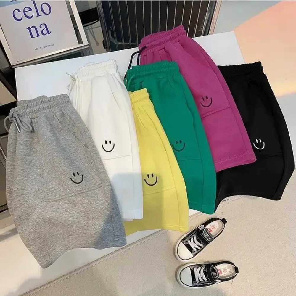 Boys shorts for children aged 2-8 summer fashion minimalism gray smiling face wearing sports pants outside W240813
