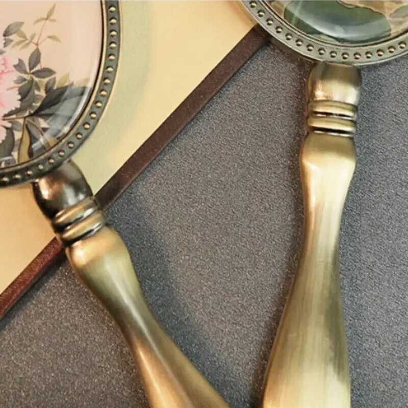 Vintage Handheld Makeup Mirror with Antique Flower Pattern Handheld Makeup Mirror with Gift Box Creative Handheld Retro Makeup Mirror W240813