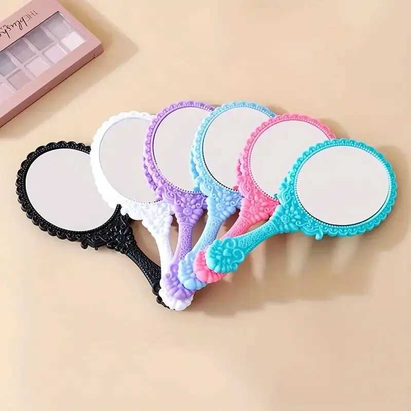 Retro handheld mirror cute handheld decorative mirror suitable for girls makeup embossed flowers portable antique travelers W240813