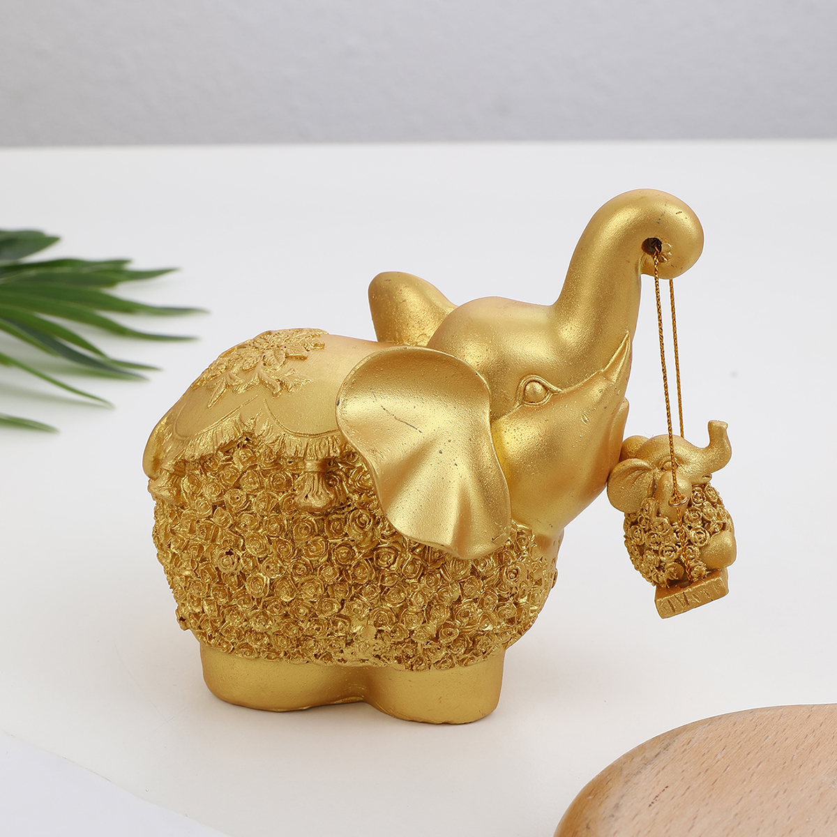 Mother and Child Golden Elephant Sculpture Bringing Good Luck Elephant Statue Fortune Elephant Crafts Resin Crafts