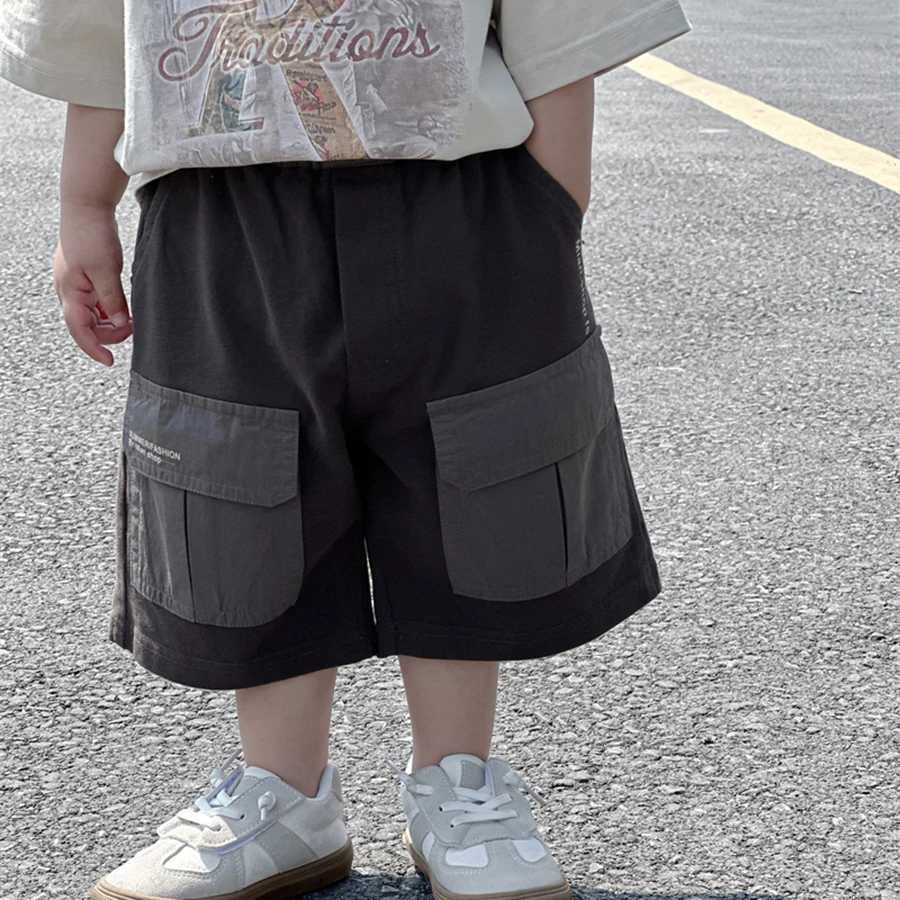 Boys summer tight fitting Korean version childrens large pocket shorts boys treasure pants street trend childrens summer clothing W240813