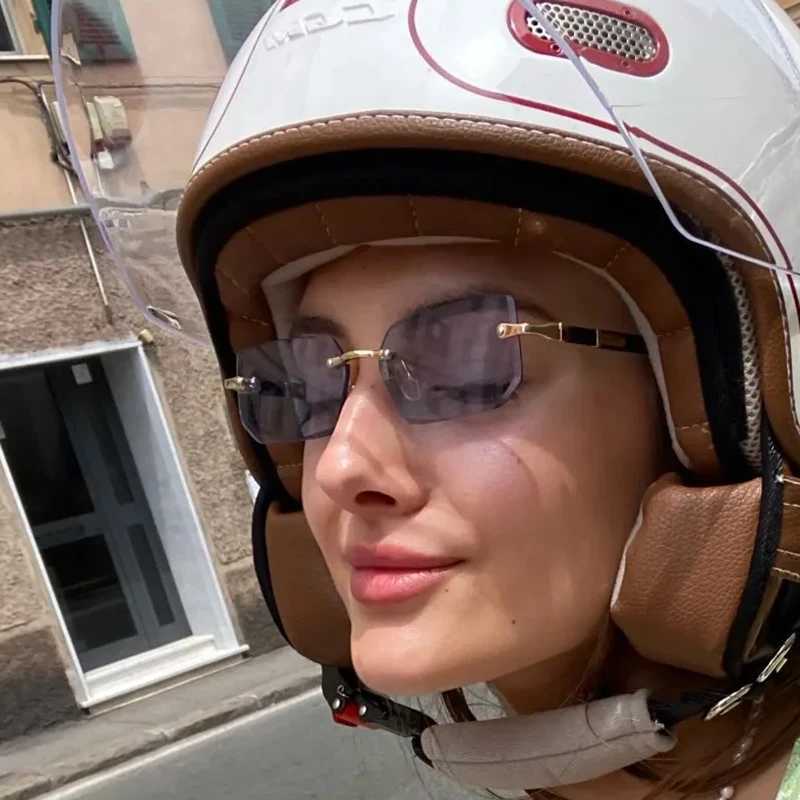 Fashionable Riml Sunglasses for Men and Women Popular Framel Sunglasses for Men and Women Classic Small Square Summer Travel Shadow W241228