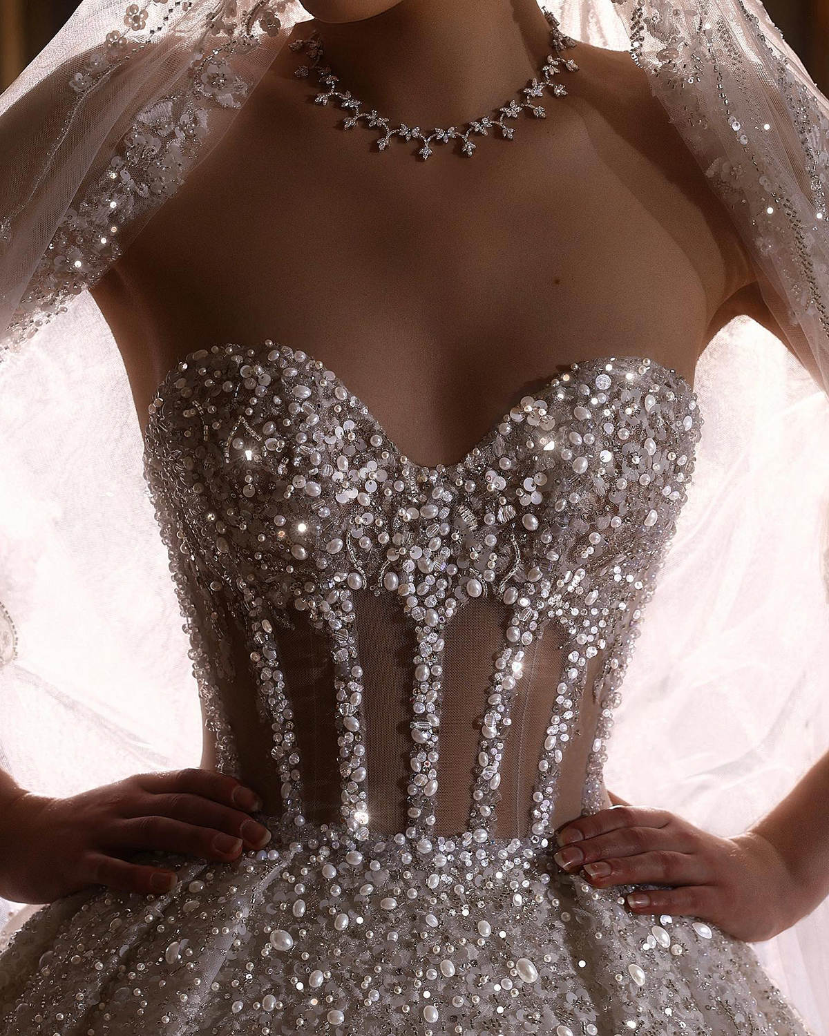 Luxury Ball Gown Beaded Pearls Sequins Strapless Bride Gowns Beading Sleeveless Wedding Dress Formal Occasion Custom Made