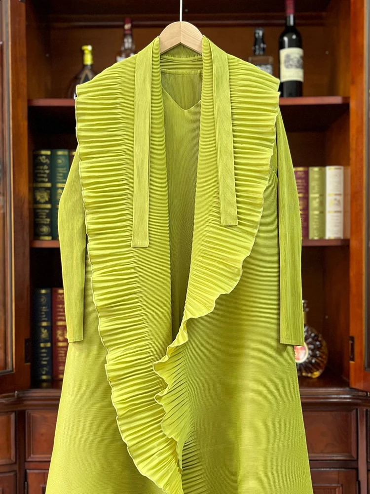 GVUW Pleated Fashion Trench Coat Women Full Sleeve Belt Loose Lapel Ruffles 2024 Solid Color Outwear Clothing 17G5692 240813