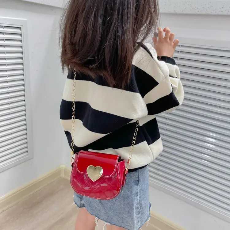 Cute little girl mini shoulder bag childrens fashionable coin wallet small handbag cute patented leather childrens messenger bag W240813