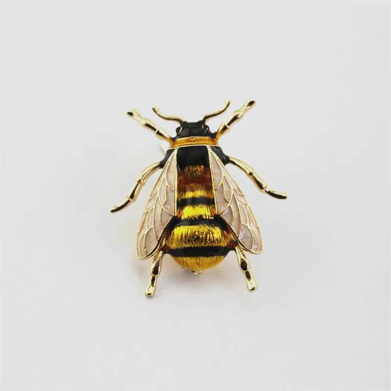 Pins Brooches Enamel Bumblebee Brooches Women Alloy Yellow Bee Insect Brooch holiday Gift Broche Banquet Pins Q240622