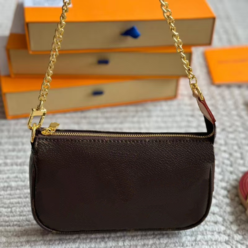 Classic Retro Style Women's Designer Shoulder Bag Fashionable Leather with Hardware Shoulder Straps Casual Versatile Crossbody Bag Luxurious Mini Armpit Bag