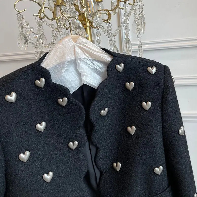 Spring and autumn black coarse tweed womens jacket sweet love button decoration wool Chaquetas Para short women 240813
