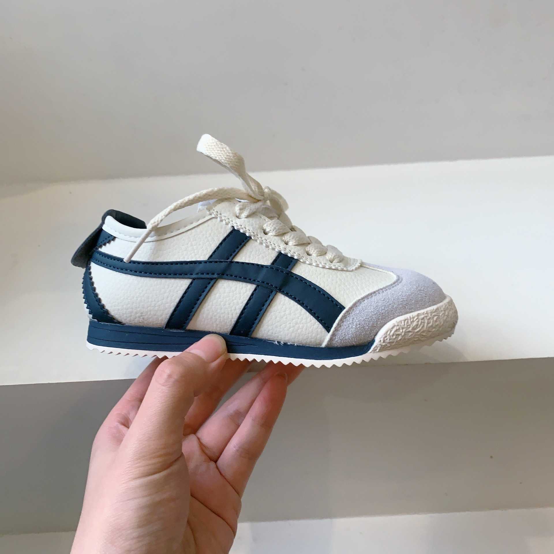Sneakers Four season childrens shoes 1-3-6-12 years old childrens sports shoes Spring and Autumn boys white shoes Girls moral training shoes Soft sole