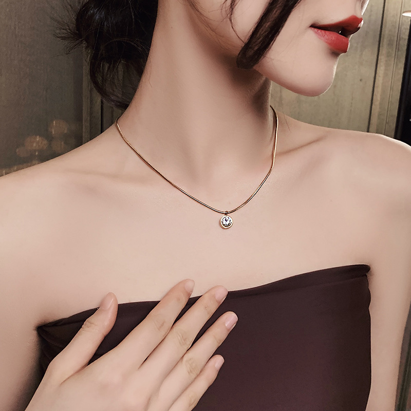 2024 Ins Top Sell Solitaire Circle Pendant Vintage Jewelry Stainless Steel Round Cut White 5A Cubic Zircon CZ Diamond Party Women Wedding Clavicle Nec