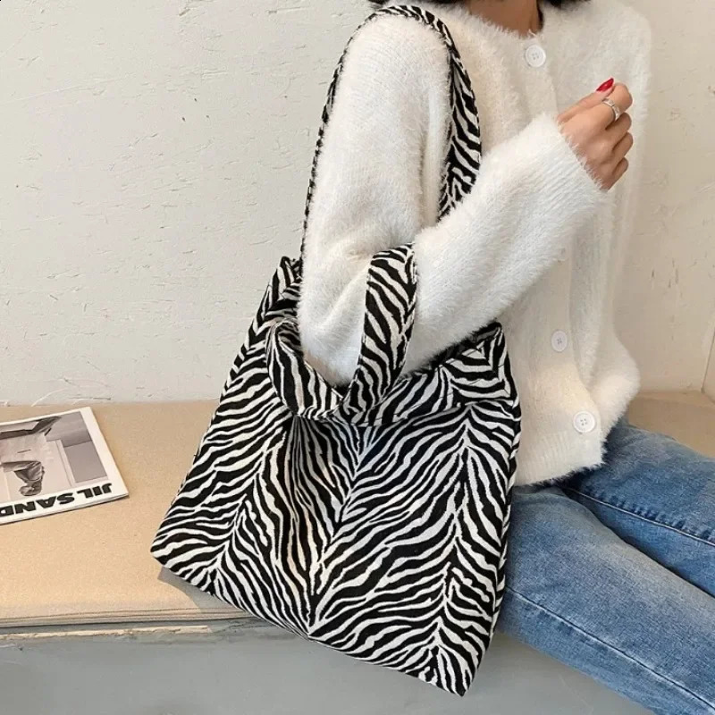 Vintage Women Shoulder Bag Creative Zebra Stripes Canvas Tote Handbags Large Capacity Underarm Female Travel Shopping Bags 240813