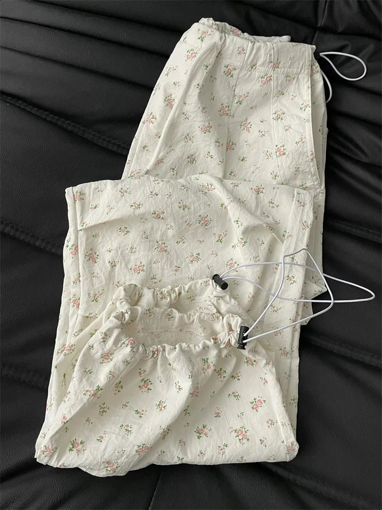 Design High Waist Floral Prints Cargo Pants Beige Casual Elastic Waist Loose Wide Leg Trousers Summer Women Daily Sweet 240813