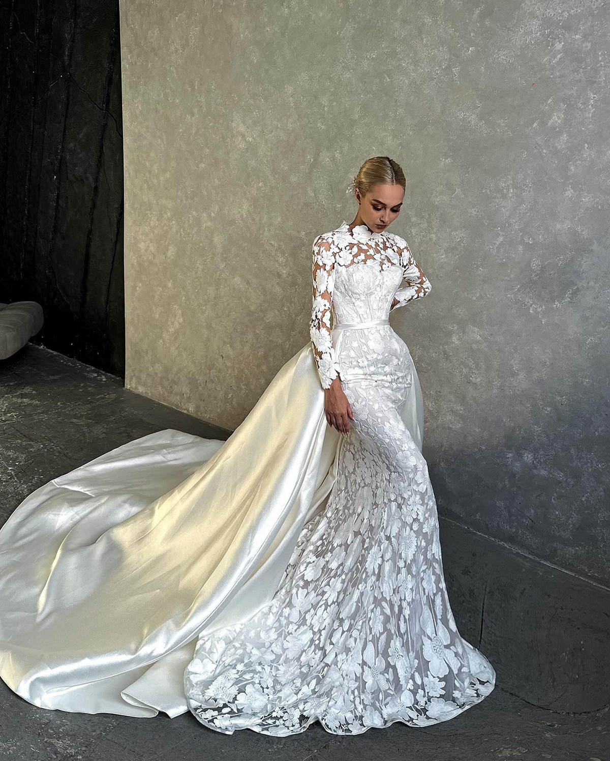Plus Size Arabic Mermaid Wedding Dresses High Neck Lace Flowers Bridal Dresses Sheer Long Sleeve Custom Made Gowns