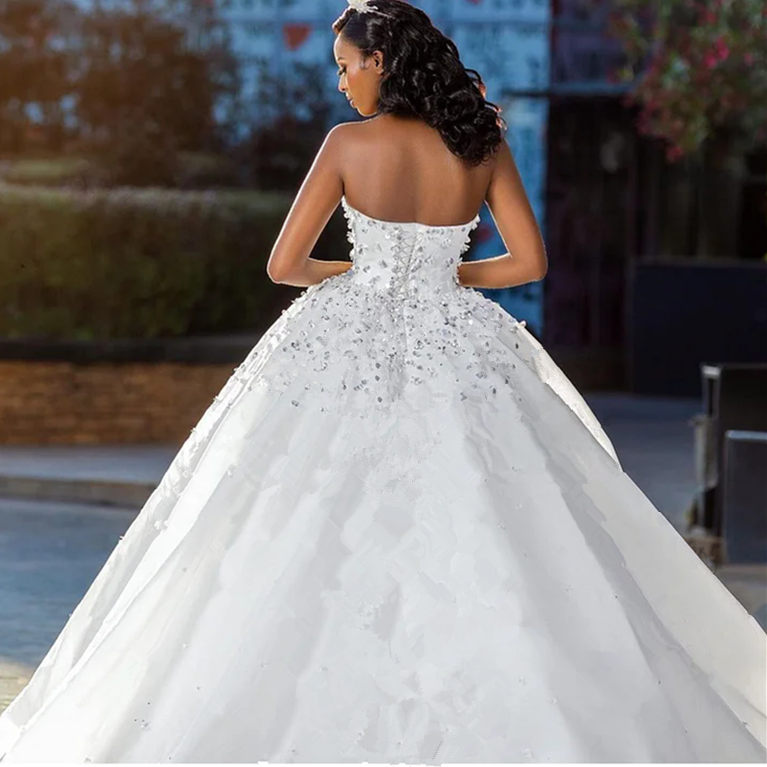 2024 Arabic Luxurious Beaded Crystals Wedding Dresses Strapless Bridal Lace up Dresses Floor Length Wedding Gowns Plus Size