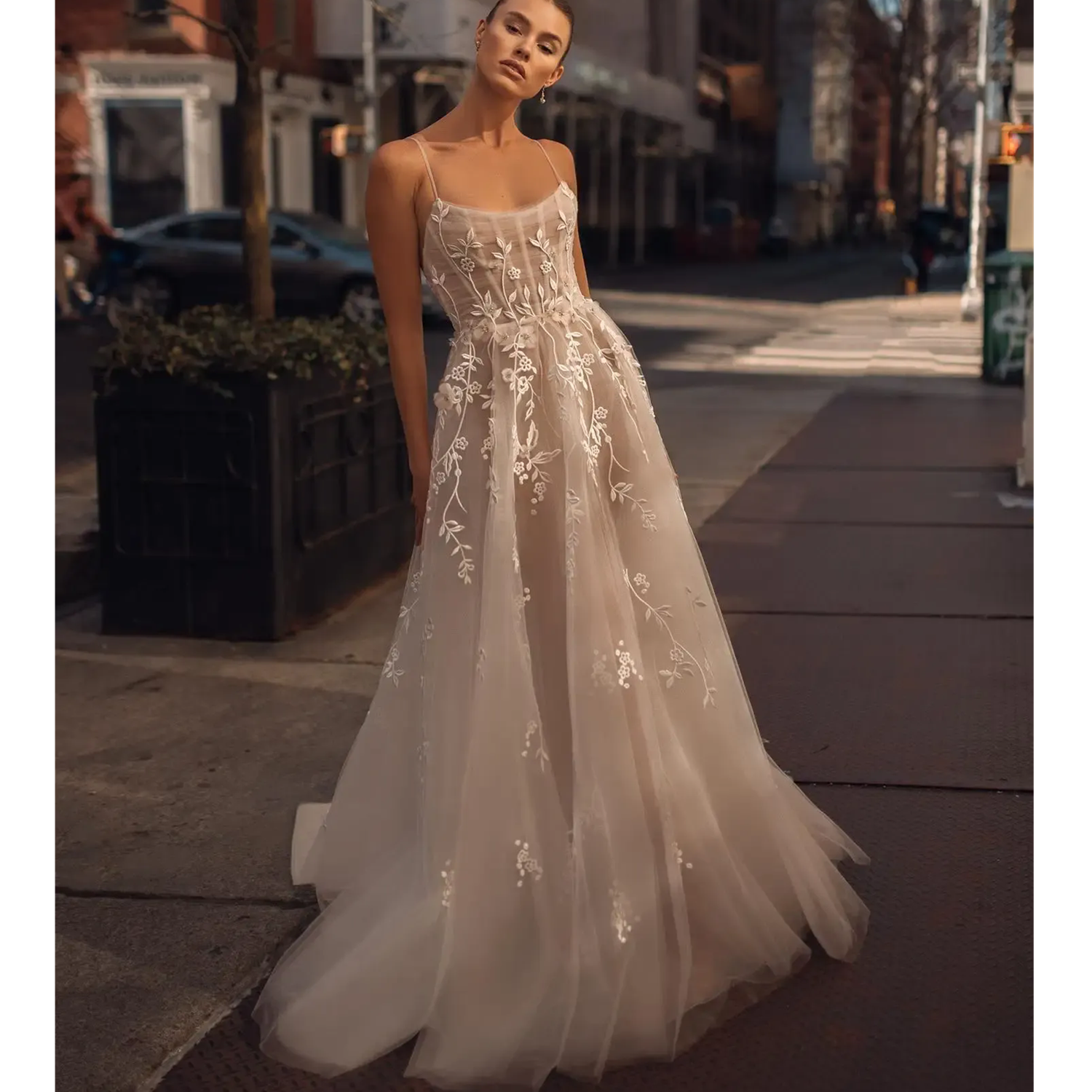 Illusion Bodice Spaghetti A Line Wedding Dresses Sleeveless Applique Beach Backless Custom Made Tulle Vestido de Novia 2024