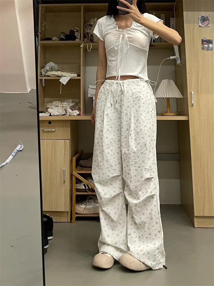Design High Waist Floral Prints Cargo Pants Beige Casual Elastic Waist Loose Wide Leg Trousers Summer Women Daily Sweet 240813