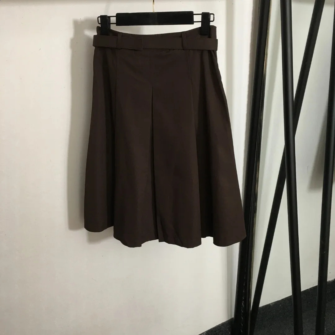 Brown jacket half skirt casual set womens loose pleated twopiece trend letter trimmed jacketwaistband 240809