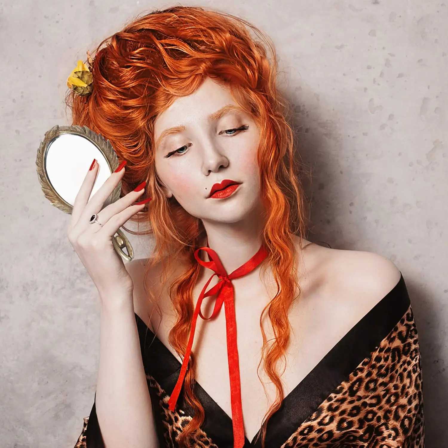 Vintage hand mirror Baroque antique decorative hand mirror portable makeup mirror personal princess makeup mirror W240813