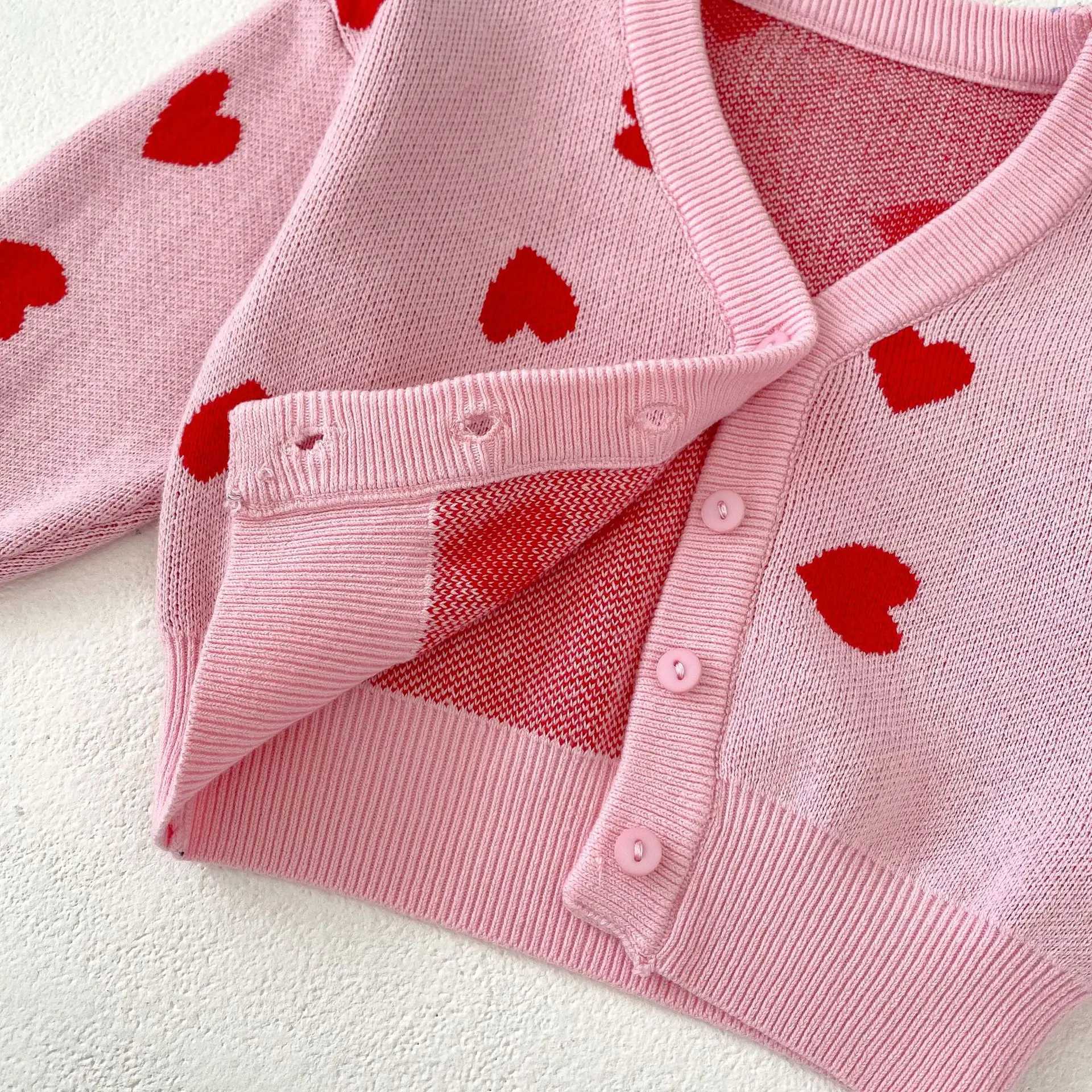 Autumn New 0-3 Year Old Baby Girl Baby Clothing Pink Heart shaped Big V-neck Knitted Jacket cardigan Cute Sweater W240813