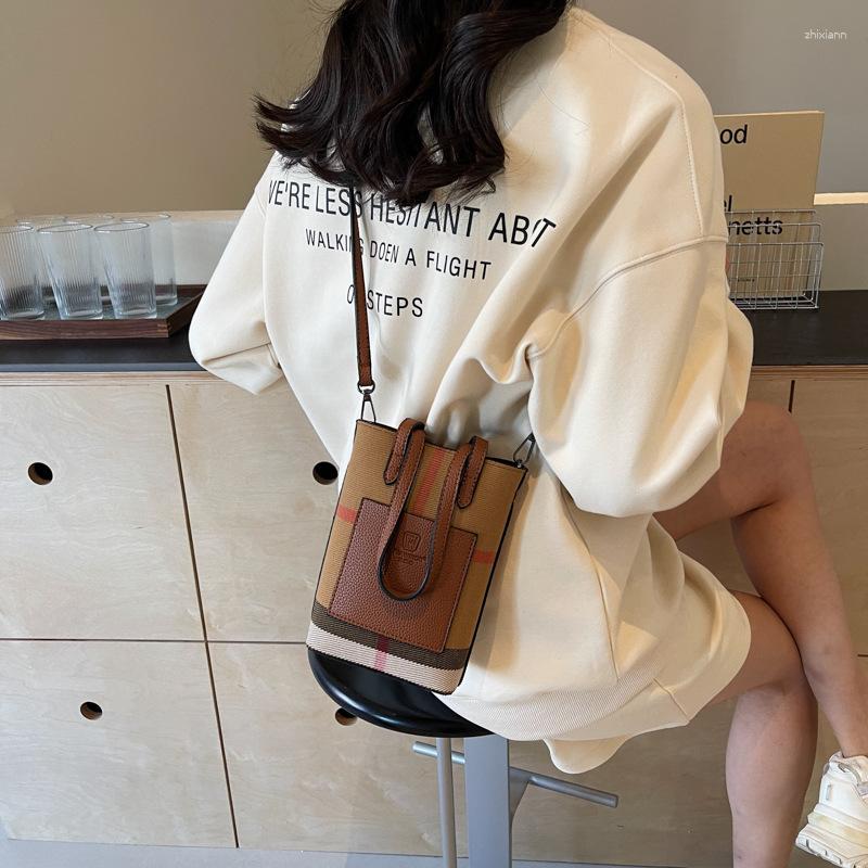 Free Shipping Shoulder Bags 2024 Fashion Bag Women's Casual Beautiful Personality Korean Simple Travel Bucket Designer Bag Luxury Bag Tote Bag