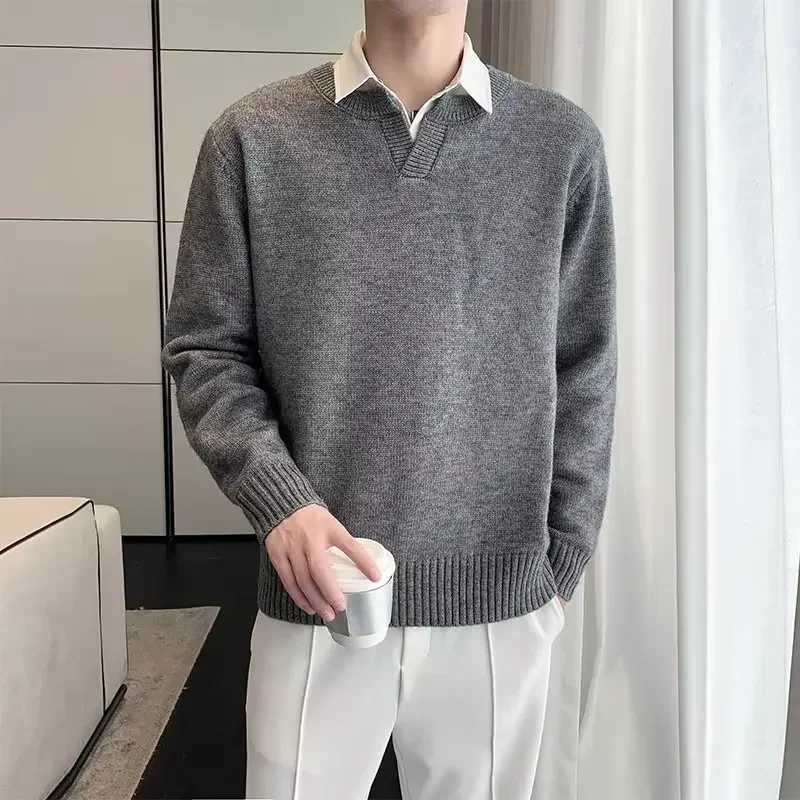 Versatile V-neck sweater light casual mens business soft underwear knitted shirt fashionable city style mens autumn and winterW240729