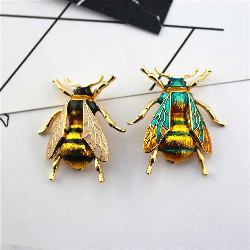 Pins Brooches Enamel Bumblebee Brooches Women Alloy Yellow Bee Insect Brooch holiday Gift Broche Banquet Pins Q240622