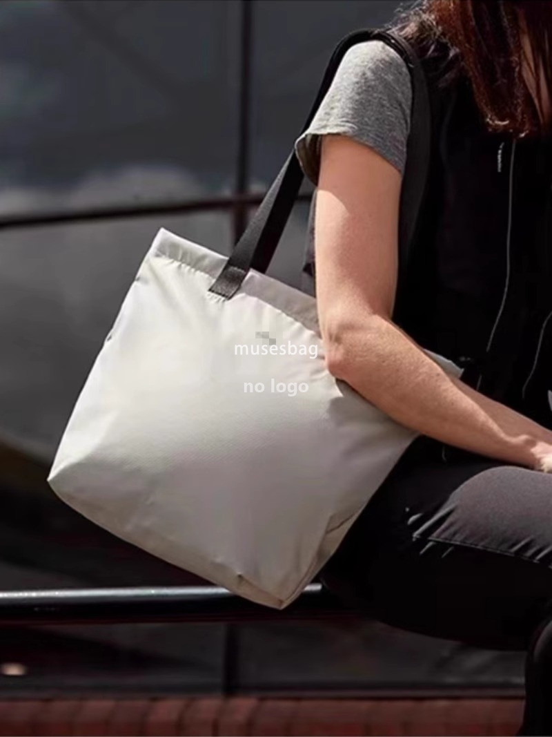 Cross the border By Australia Lite Tote 15L Tote bag Crossbody bag Stylish handheld shoulder bag for men and women