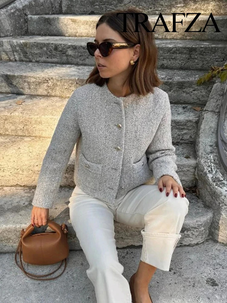 TRAFZA Elegant Womens Spring Retro Coarse Felt Sleeping Metal Button Street Clothing Oneck Large Pocket Wear Short Top 240813