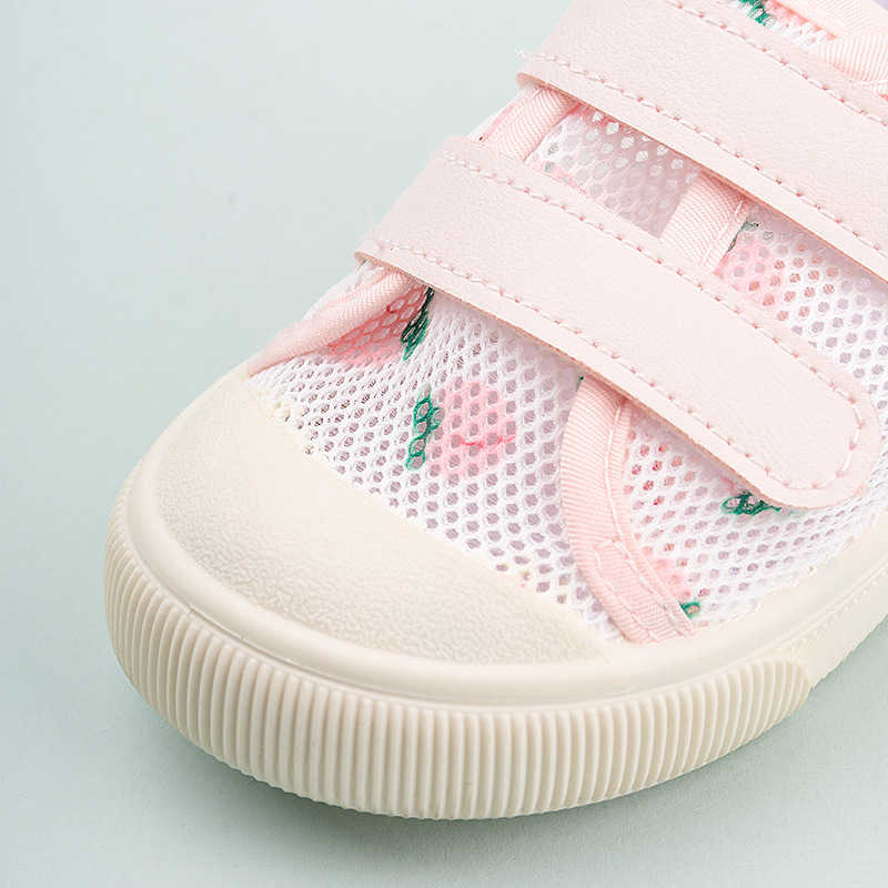 Sneakers 2024 Summer New Boys and Girls Baotou Breathable Mesh Shoes Casual Soft Bottom Hollow Mesh Velcro Childrens Shoes H240805