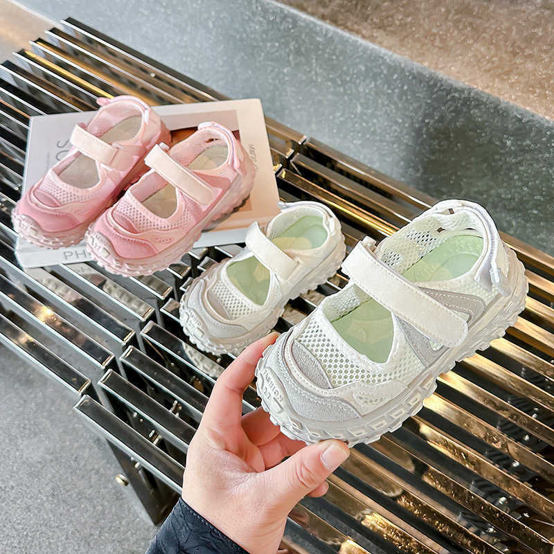 Sneakers Girls sports sandals summer 2024 new style childrens mesh breathable toe cap white mesh shoes versatile for students and girls H240805