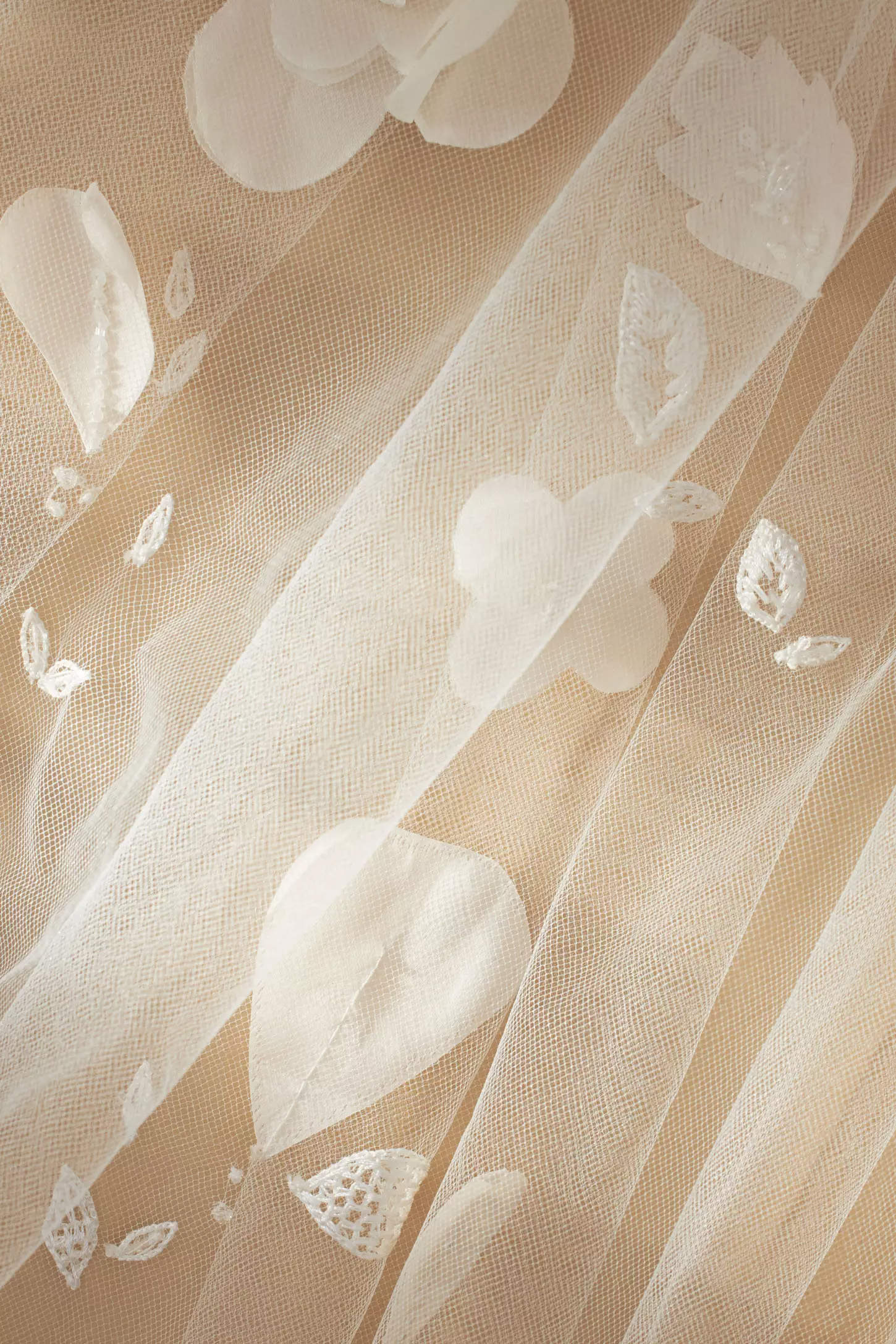 Fancy Wedding Veil 3D Flowers Appliques Long Special Cut Royal Bridal Veil with Comb Veil 3M White Ivory Wedding Accessories Custom Made