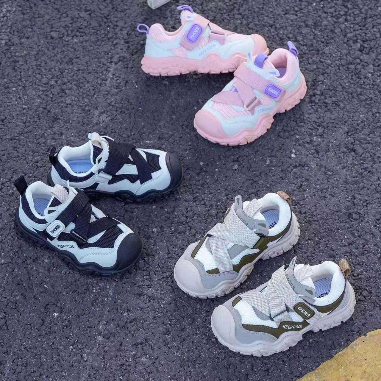 Sneakers Childrens board shoes 2024 new boys and girls leather single shoes waterproof casual versatile anti slip white and black shoes H240805