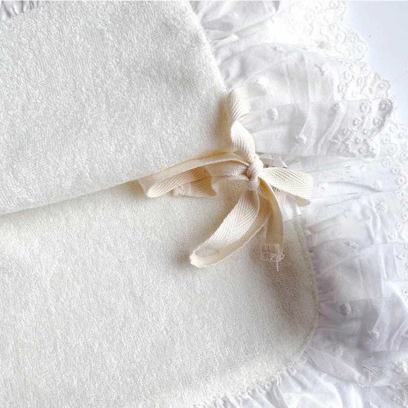 Bibs Burp Cloths Toddlers Baby Princess Lace Bib Soft Cotton Saliva Towel Newborn Feeding Burp G99CL4812