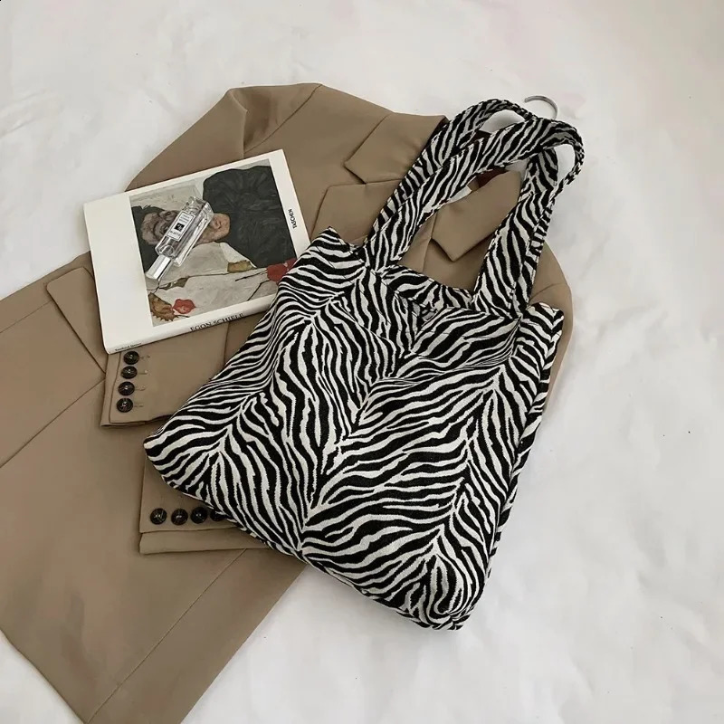Vintage Women Shoulder Bag Creative Zebra Stripes Canvas Tote Handbags Large Capacity Underarm Female Travel Shopping Bags 240813