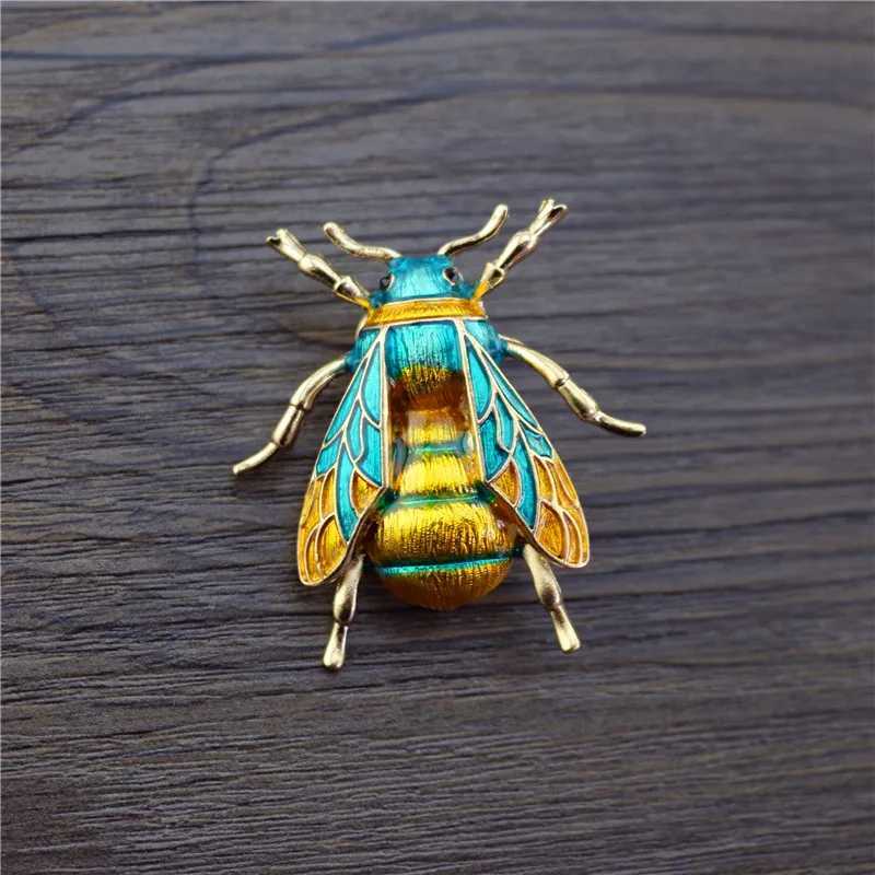 Pins Brooches Enamel Bumblebee Brooches Women Alloy Yellow Bee Insect Brooch holiday Gift Broche Banquet Pins Q240622