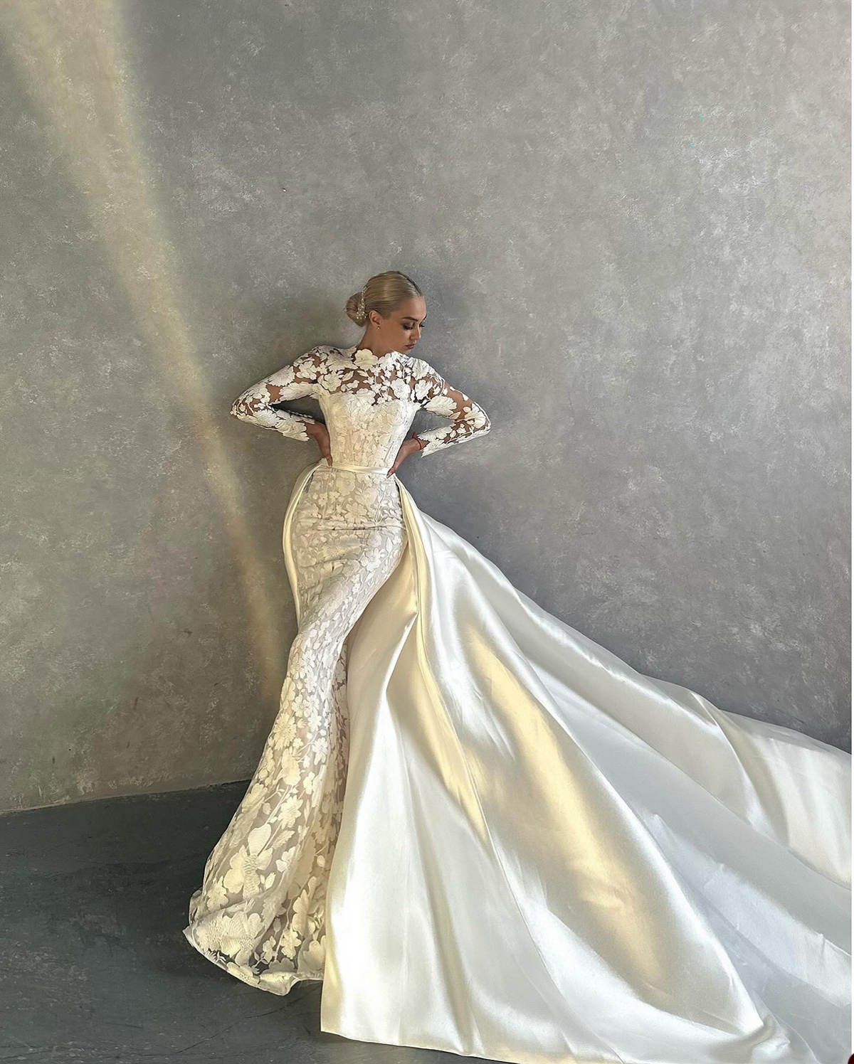 Plus Size Arabic Mermaid Wedding Dresses High Neck Lace Flowers Bridal Dresses Sheer Long Sleeve Custom Made Gowns