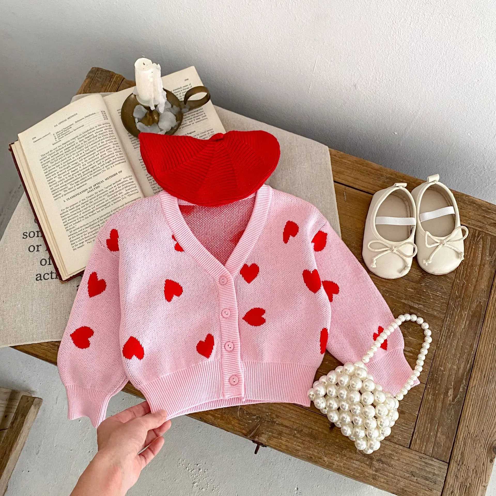 Autumn New 0-3 Year Old Baby Girl Baby Clothing Pink Heart shaped Big V-neck Knitted Jacket cardigan Cute Sweater W240813