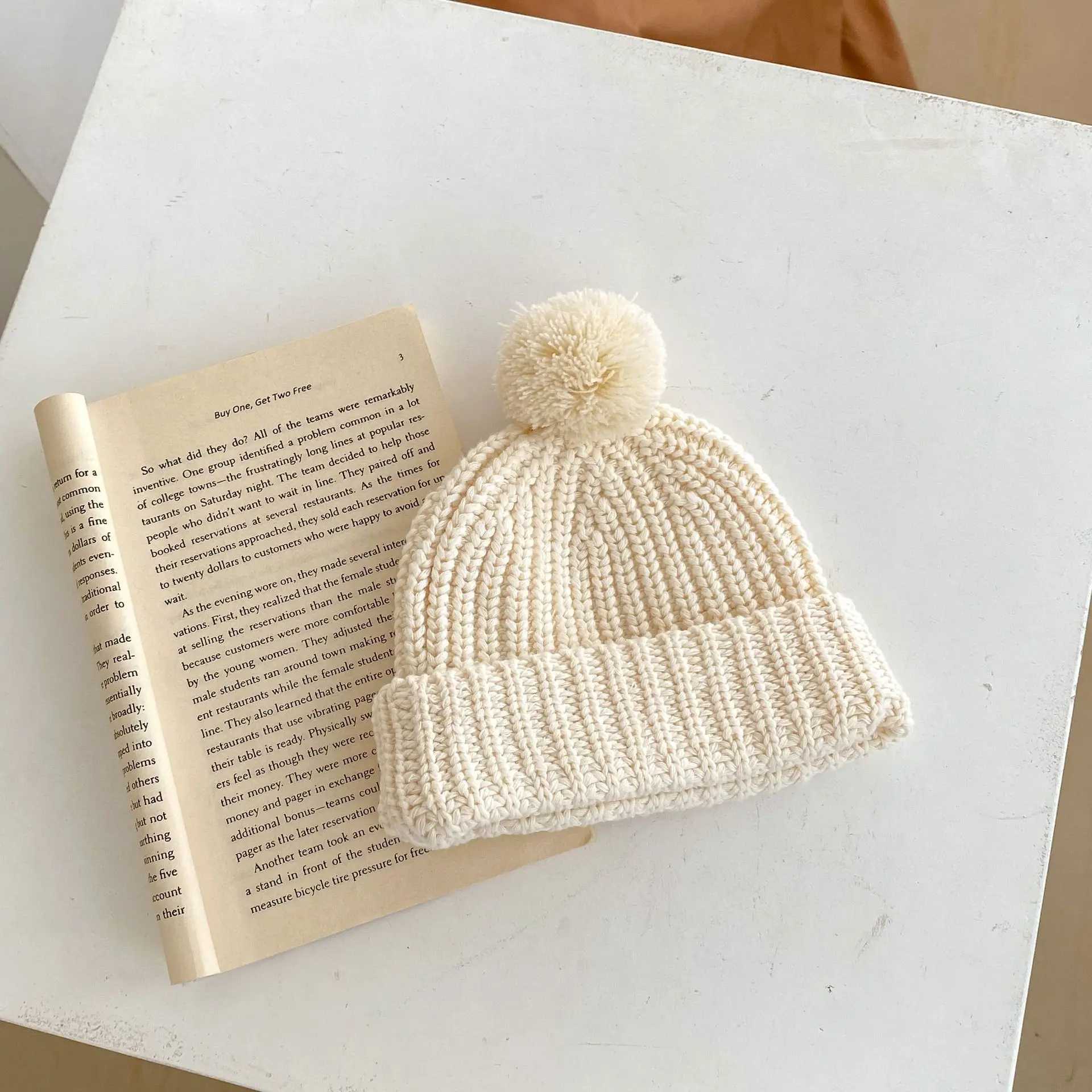 Autumn Internet celebrity fashion baby girl beige knitting long sleeve jacket newborn Cardigan sweater W240813