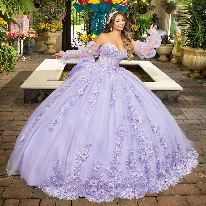 Light Lavender Shiny Off The Shoulder Quinceanera Dresses Ball Gown Appliques Beading Crystal Bow Tull Corset Vestidos De 15 Anos