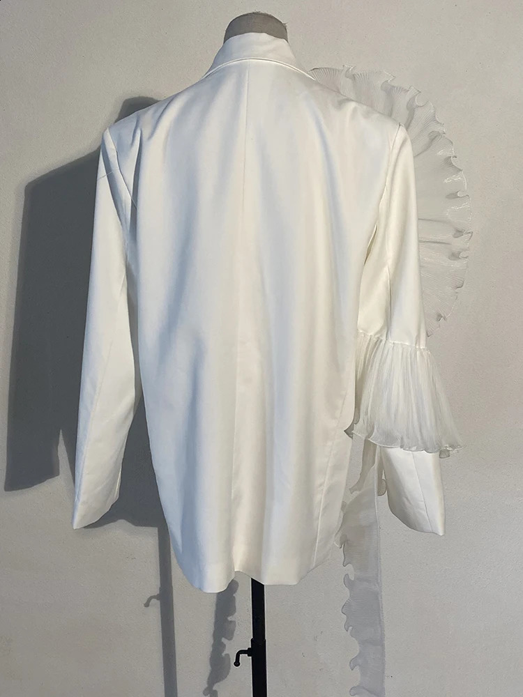 EAM Women White Ruffles Big Size Blazer Lapel Long Sleeve Loose Fit Jacket Fashion Spring Autumn 2024 1DE3921 240813