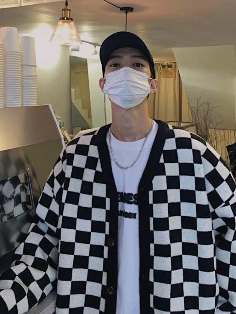 V-neck mens knitted sweater mens green checkered cardigan black jumper for sale wool T-shirt warm Korean autumn S fun 240814