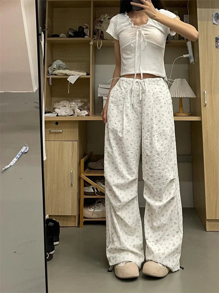 Design High Waist Floral Prints Cargo Pants Beige Casual Elastic Waist Loose Wide Leg Trousers Summer Women Daily Sweet 240813