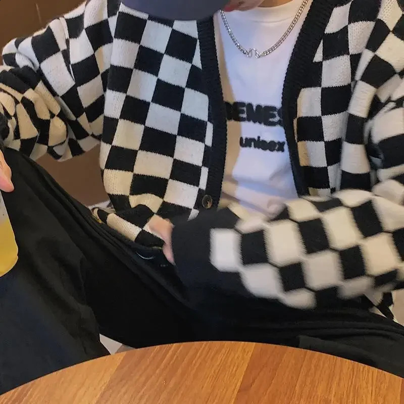 V-neck mens knitted sweater mens green checkered cardigan black jumper for sale wool T-shirt warm Korean autumn S fun 240814