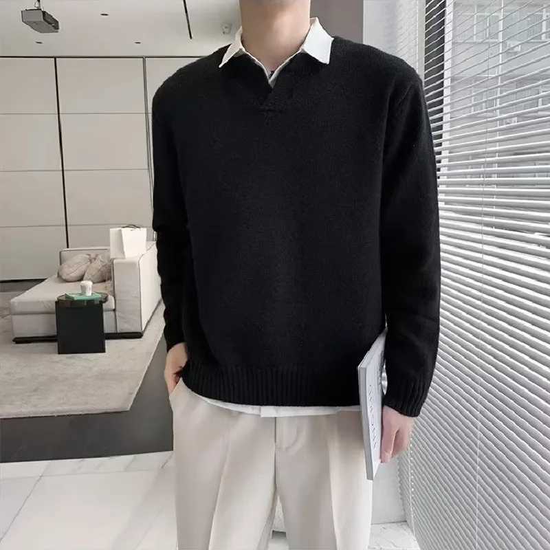 Versatile V-neck sweater light casual mens business soft underwear knitted shirt fashionable city style mens autumn and winterW240729