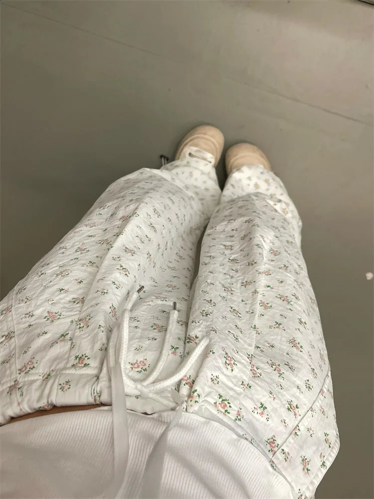 Design High Waist Floral Prints Cargo Pants Beige Casual Elastic Waist Loose Wide Leg Trousers Summer Women Daily Sweet 240813