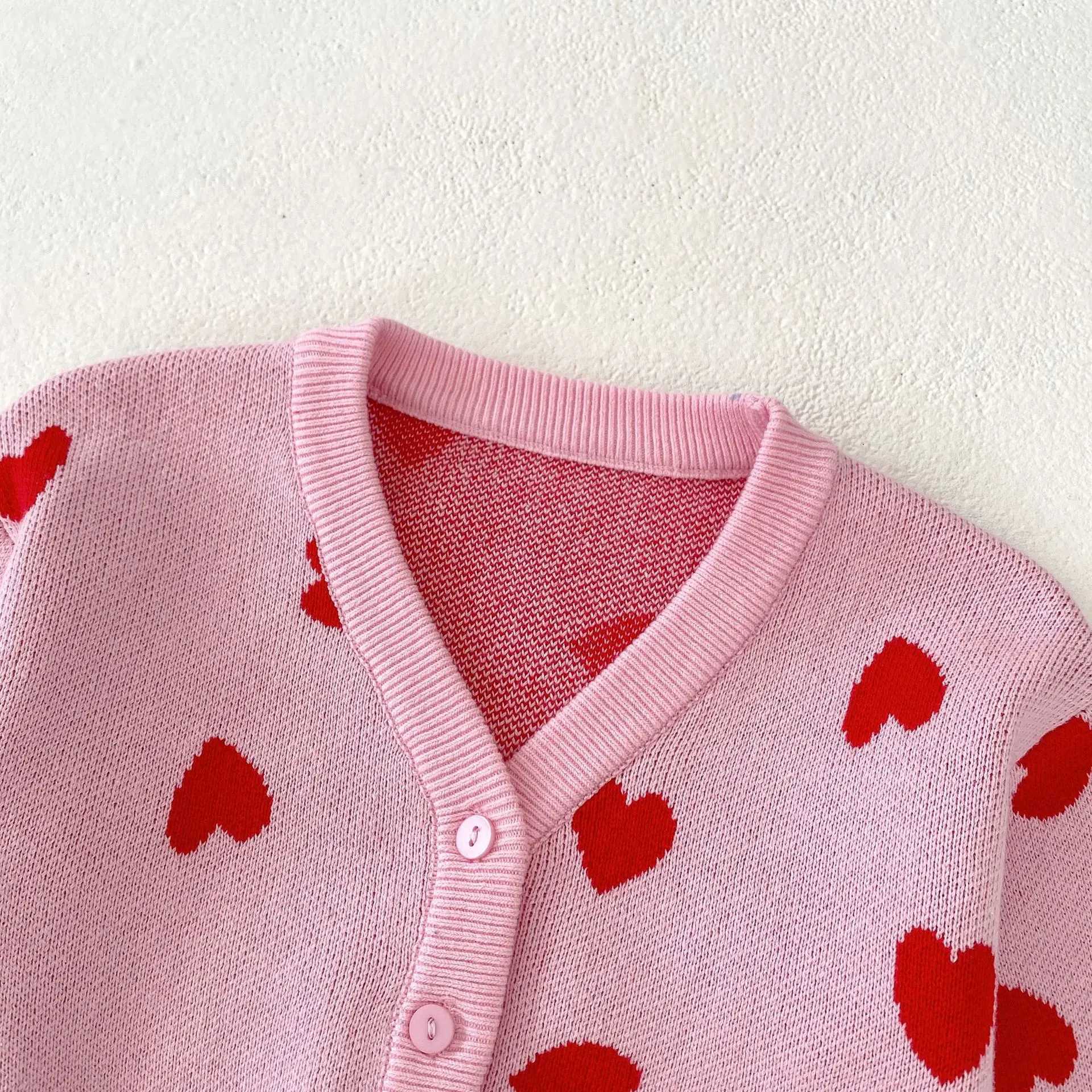 Autumn New 0-3 Year Old Baby Girl Baby Clothing Pink Heart shaped Big V-neck Knitted Jacket cardigan Cute Sweater W240813