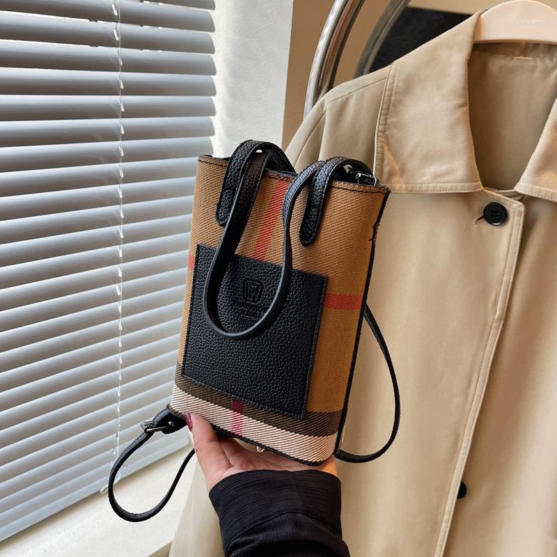 Free Shipping Shoulder Bags 2024 Fashion Bag Women's Casual Beautiful Personality Korean Simple Travel Bucket Designer Bag Luxury Bag Tote Bag